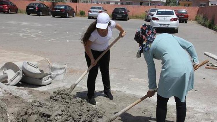 Üniversiteliler ilkokulluların ‘yarınlarını aydınlattılar’