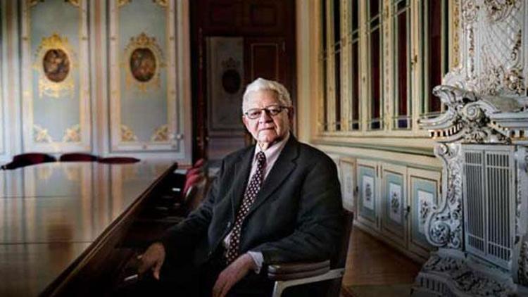 Türk Einsteinı yoğun bakımda Prof. Dr. Oktay Sinanoğlu kimdir