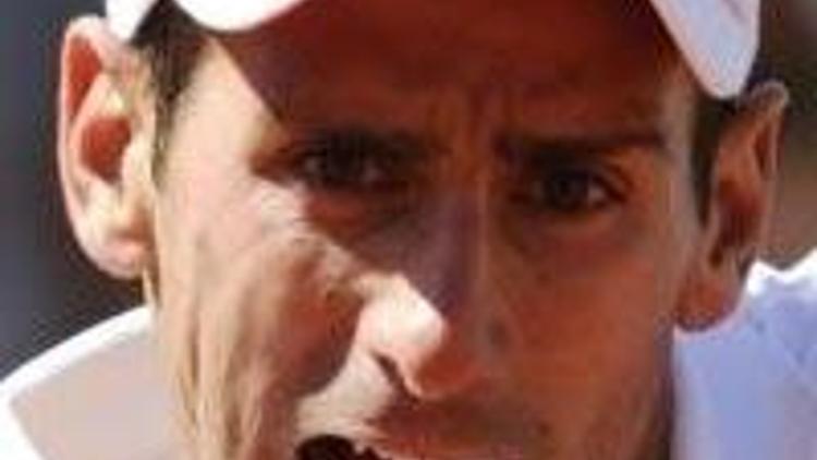 Djokovic ezdi geçti