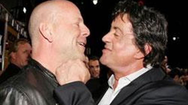 Stallone: Bruce Willis aç gözlü ve tembel