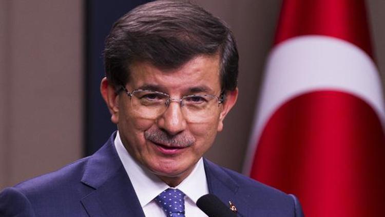 Davutoğlu: Suriyelilerin Türkiyeye geçişi için talimatı verdik