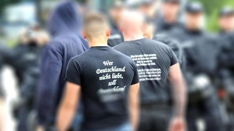 Neonaziler Berlin’de gazetecileri tehdit ediyor