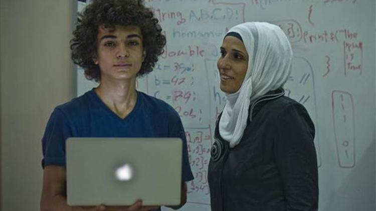 Suriyeli çocuğa ABDden bilgisayar