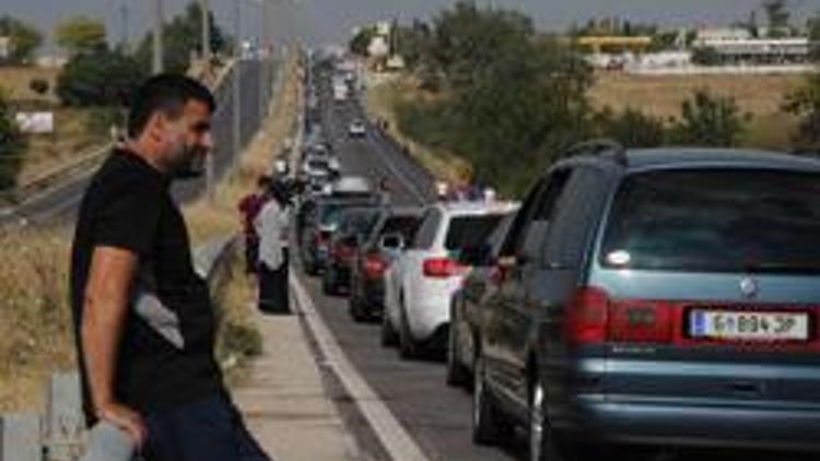 Kapıkulede kuyruk azaldı, İpsalada 7 kilometre