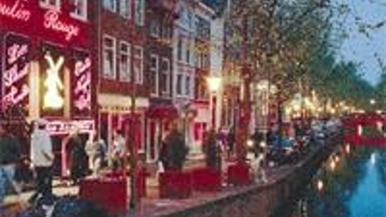 Amsterdam’da seks turizmini kriz vurdu, ’kırmızı fener’de cirolar düştü