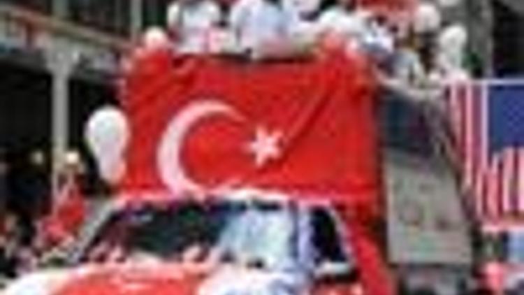 New York streets turn red and white at Turkish Day Parade