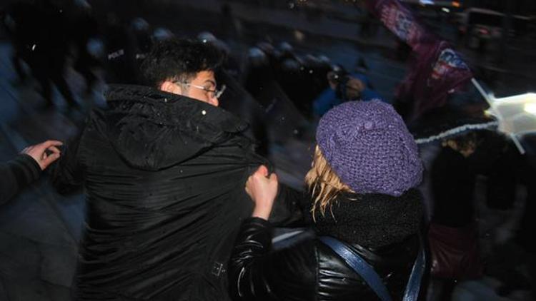 Gezi Parkında kadınlarla polisler arasında arbede