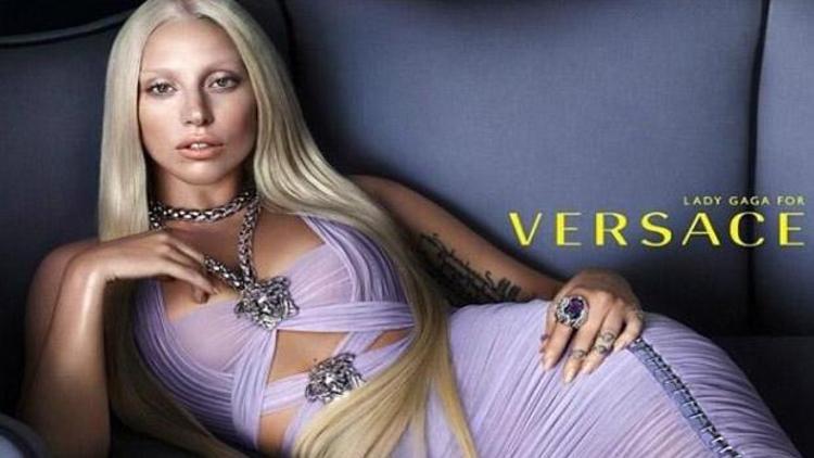 Gaga Türk fotoğrafçı için objektiflerin karşısına geçti