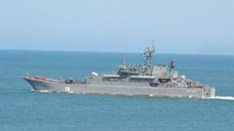 Ve Rus savaş gemileri Kıbrısta