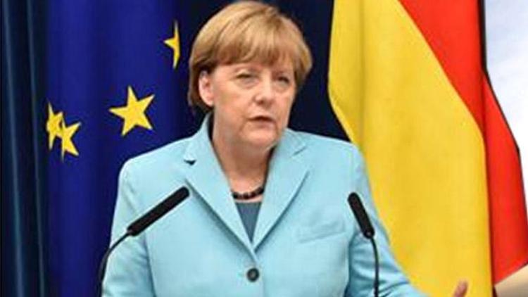 Merkel: Hedefimiz Yunanistanı Euro bölgesinde tutmak