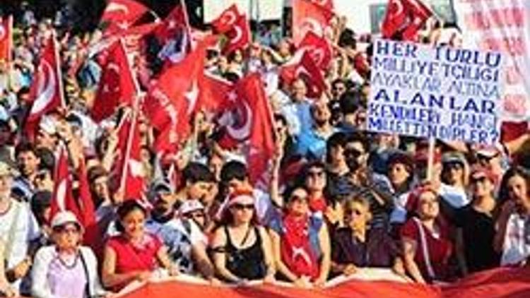 İzmirde coşkulu bayrak mitingi