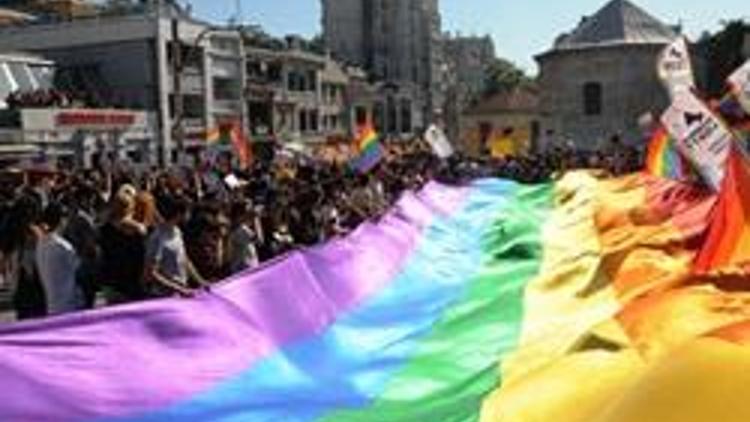 Taksimde Lezbiyen gay, biseksüel, travesti, transeksüel yürüyüşü
