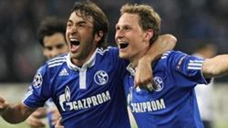 Schalke 04, “Devler Ligi”nde namağlup