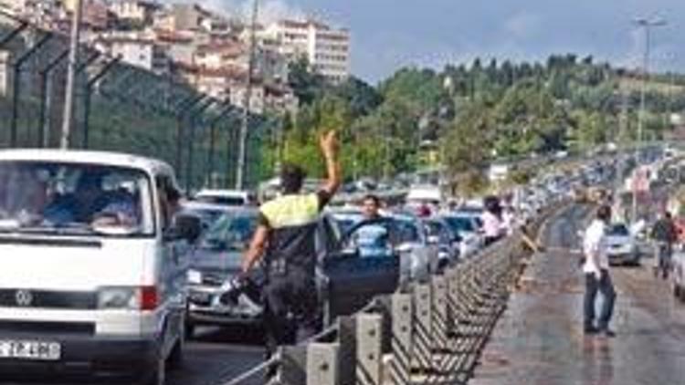 Kafa attı, kalpten öldü, İstanbul trafiğini kilitledi