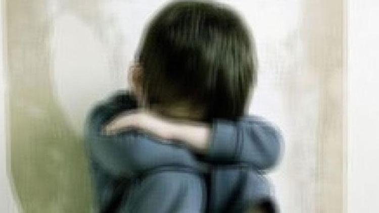 7 yaşındaki erkek çocuğuna tecavüz edip yaktılar