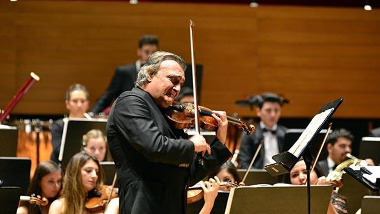 Dokuz Eylül Orkestrası Yılın son konserini verdi