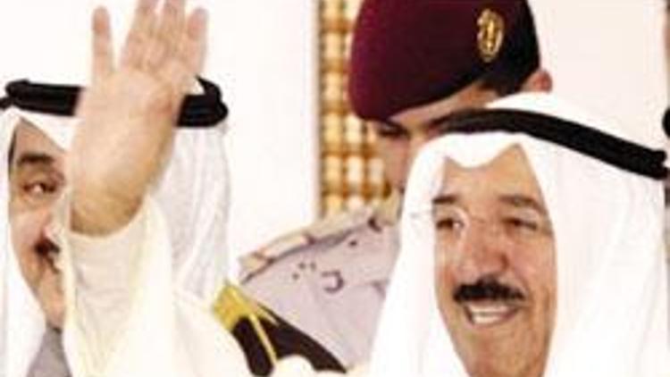 Kuveyt’te siyasi af Arabistan’da kırbaç