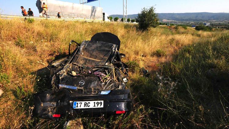 Hız yapan otomobil takla attı: 2 ölü, 1 yaralı