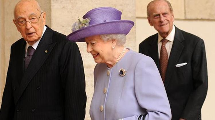 Kraliçe Elizabeth İtalya Cumhurbaşkanı ve Papa ile görüştü