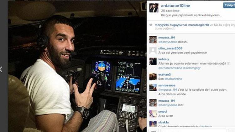 Arda Turanın uçak fotoğrafı sosyal medyada ilgi gördü
