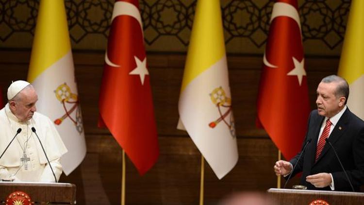 Cumhurbaşkanı Erdoğandan Papaya Sisi sitemi