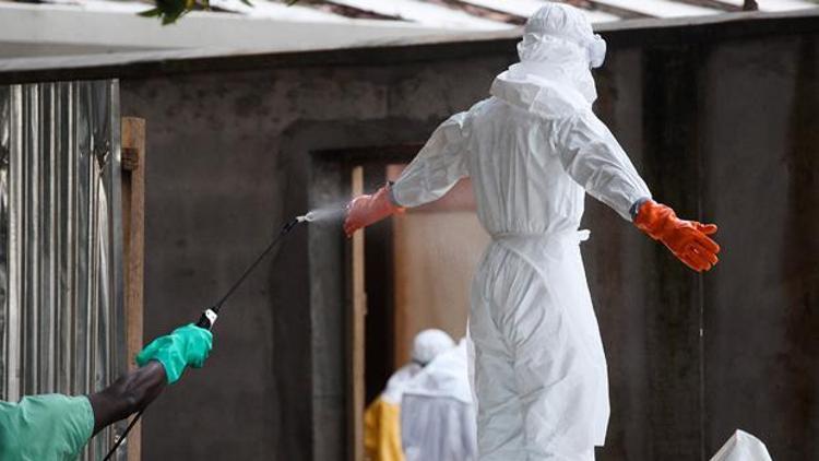 Korkutan Ebola virüsü insandan insana terle bile geçiyor