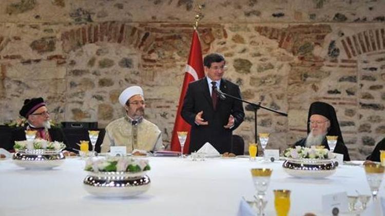 Davutoğlunun katıldığı toplantıda yeni kilise kararı alındı