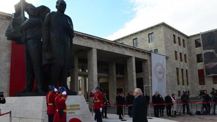 TBMM Başkanı Çiçek, Meclis Anıtına çelenk koydu