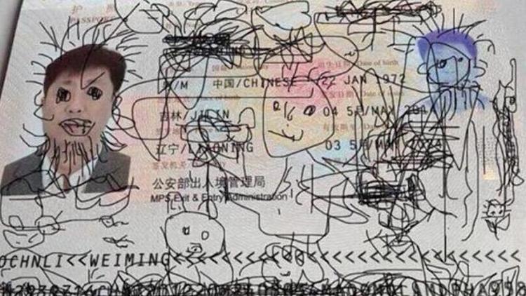 Dört yaşındaki oğlu pasaportunu bu hale getirdi