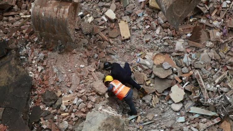 Hindistanda bina çöktü: 11 ölü
