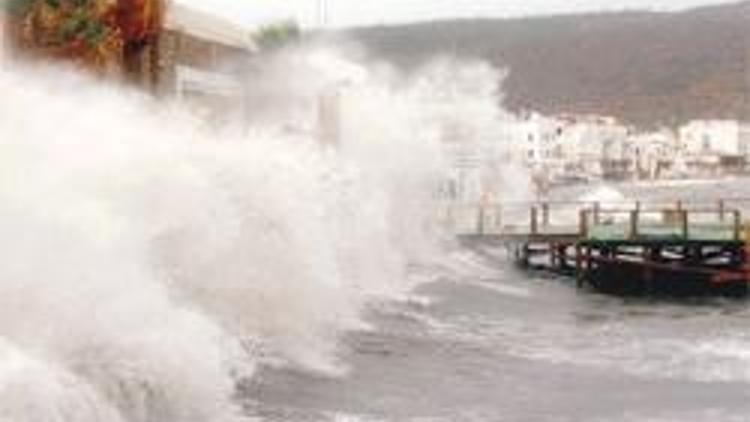 Lodos Bodrum’u dağıttı