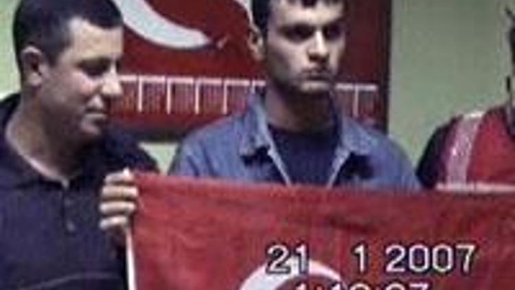 Murderer forgotten because of photo with flag