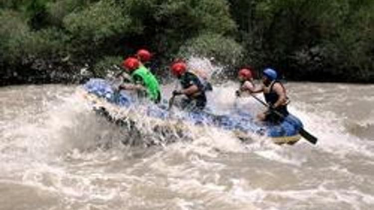 Karasu Nehrinde rafting eğitimi