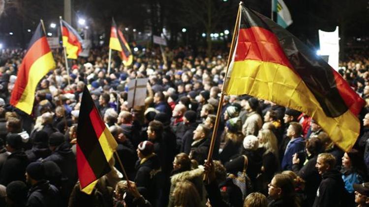 Almanyanın 2015te aşırı sağla mücadele sınavı