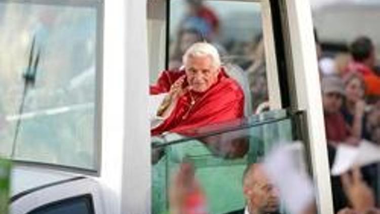 Emniyet kemeri takmayan Papa hakkında suç duyurusu