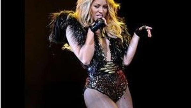 Shakira yine büyüledi