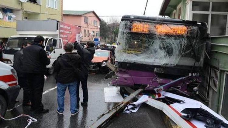 İstanbulda kaza: İki kişi öldü 8 yaralı