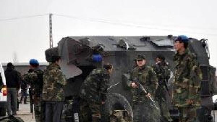 Kamyon askeri araca çarptı: 7 asker yaralı