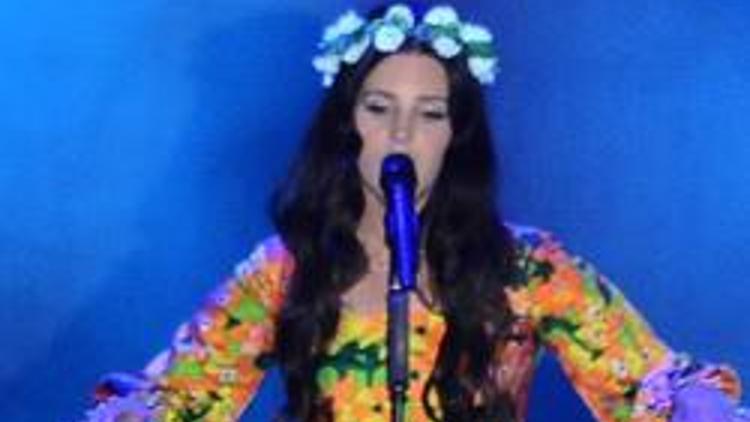 LANA DEL REYİ 15 BİN KİŞİ İZLEDİ