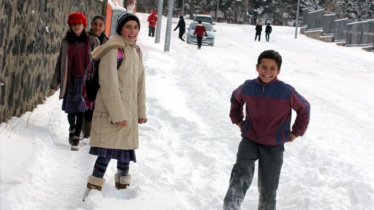 9 Ocak Cuma İstanbulda okullar kar tatili mi | Vali açıkladı