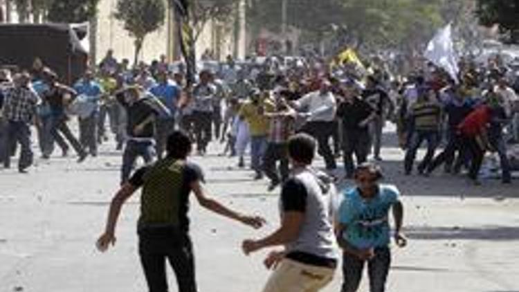 Mısırda Mursi yanlılarıyla karşıtları birbirine girdi