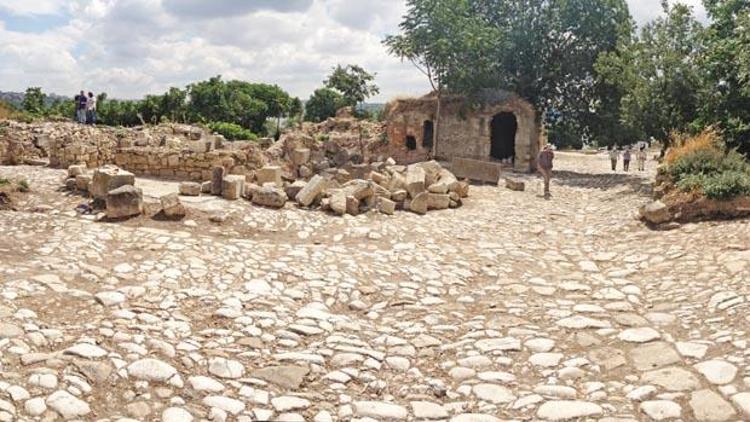 Bathonea Antik Kentine TOKİ evleri