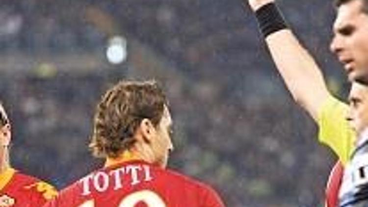 Tekmeci Totti’ye bir darbe de Marcelo Lippi’den