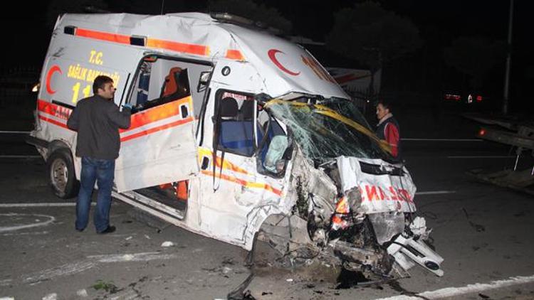 Giresunda ambulans devrildi: 2 ölü, 3 yaralı