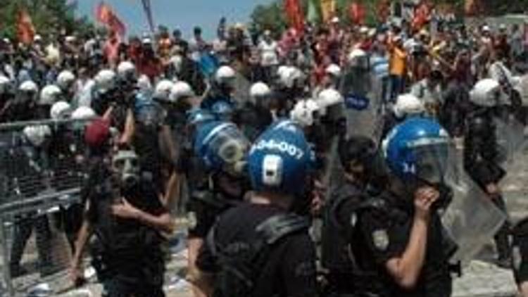 Polis Gezi Parkına geldi, Taksim Meydanına döndü