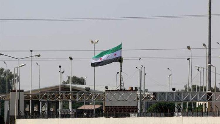 PYD’nin çekildiği Tel Abyad’a ÖSO bayrağı asıldı