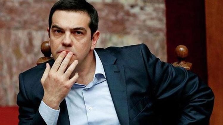 Yoldaşları Syriza lideri Çipras’a sırtını döndü