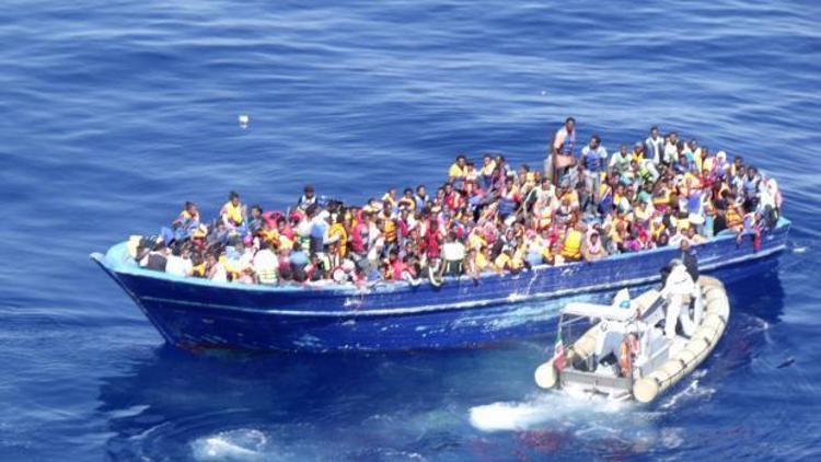 İtalyadan rekor: Bir günde 4 bin 400 göçmen kurtarıldı