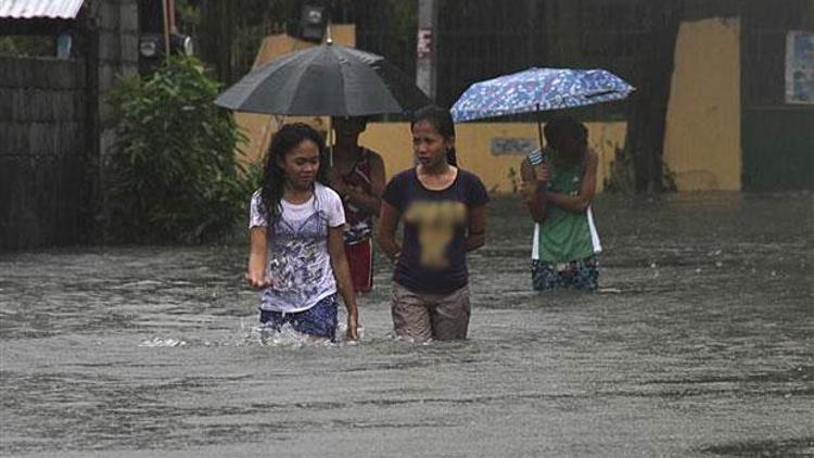 Filipinlerdeki Goni tayfunu 15 can aldı