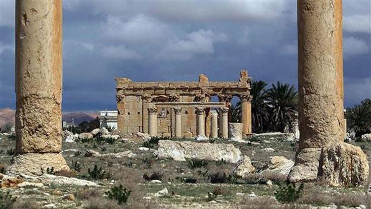 IŞİD Palmira antik kentindeki tapınağı havaya uçurdu